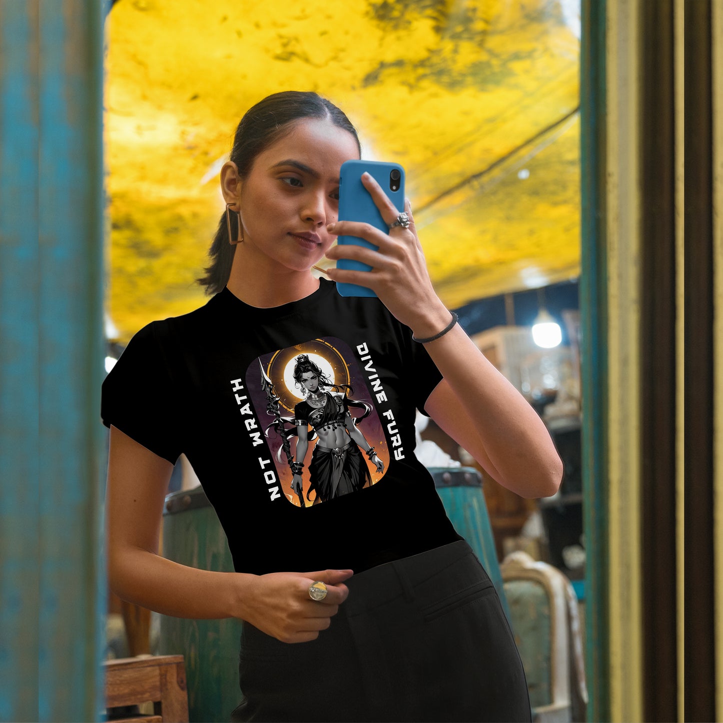 Shākti IV Crop Top