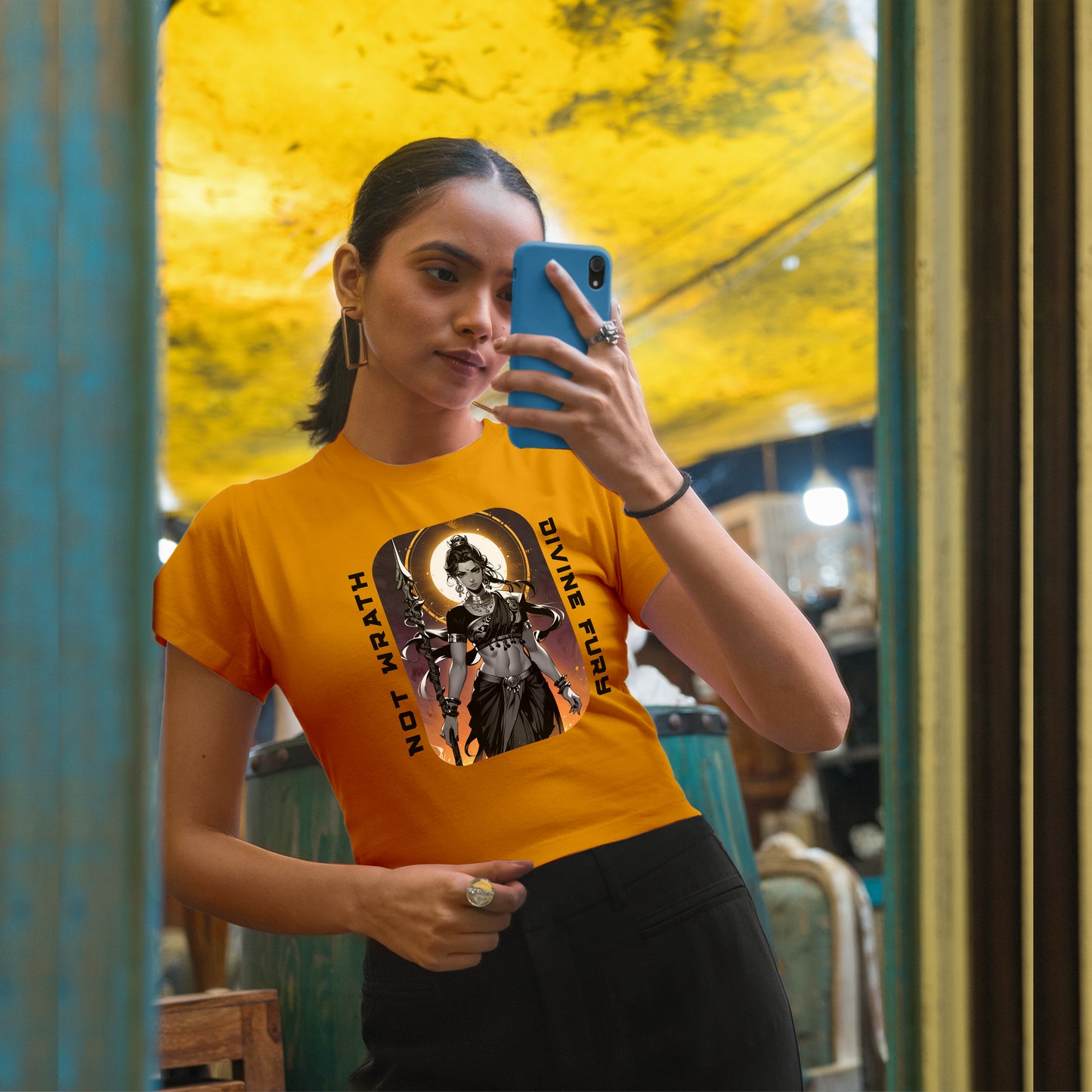 Shākti IV Crop Top
